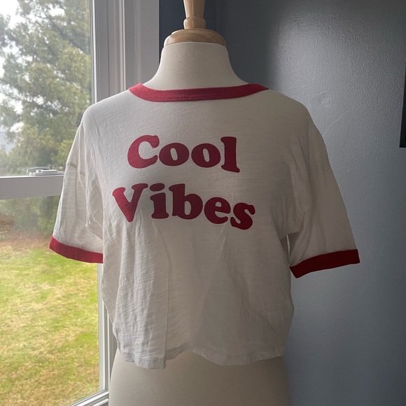 Cool Vibes Crop Top - Picture 2 of 4